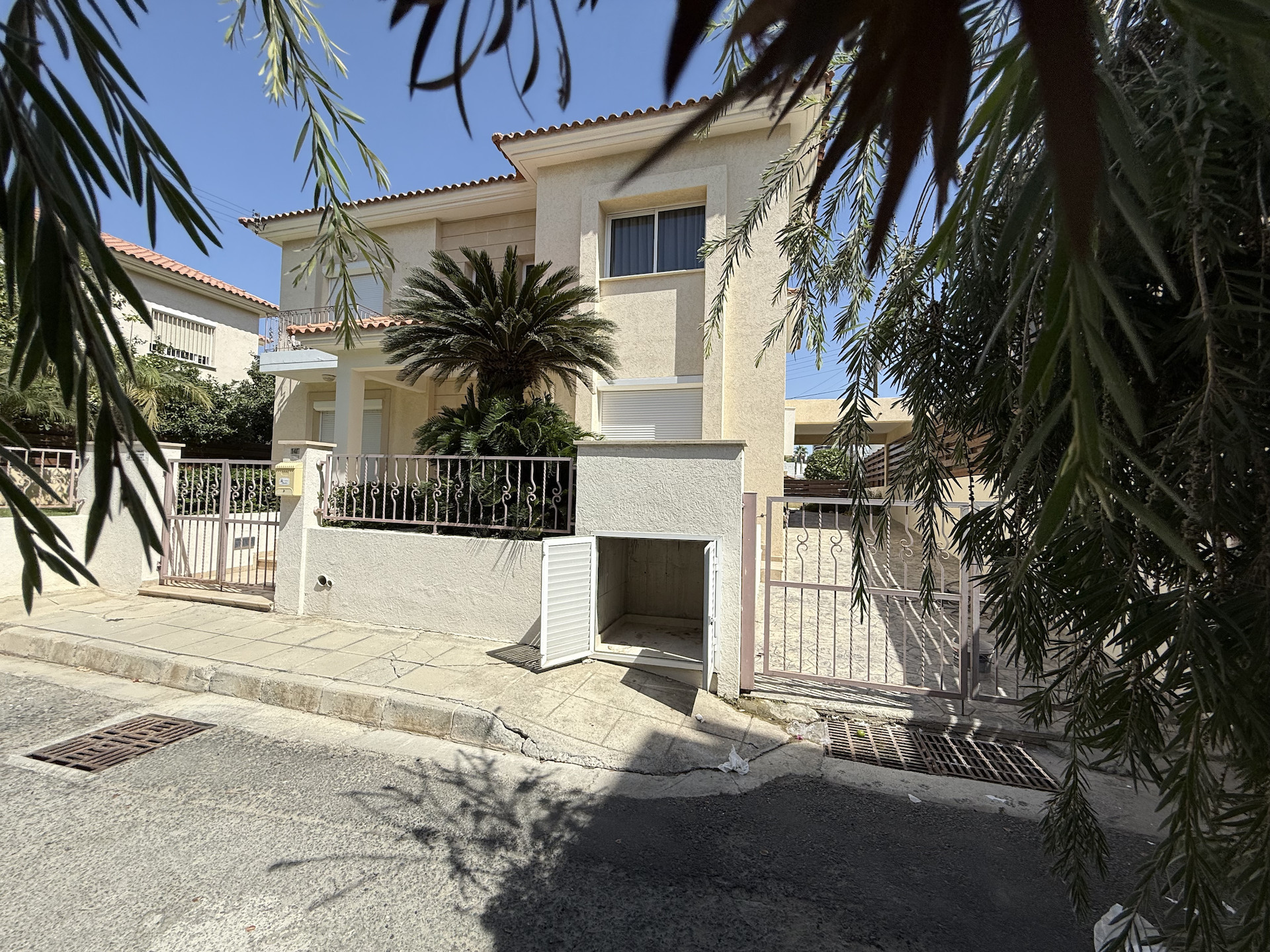 Mieszkanie 4 pokoi 300 m² w Jermasoja, Cypr