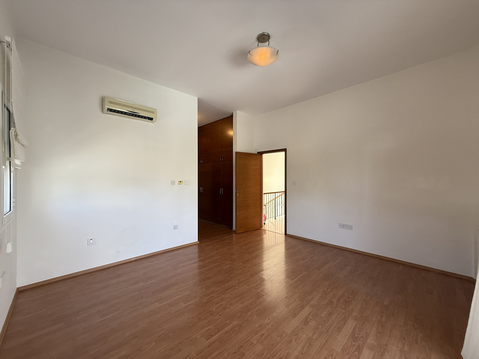 Mieszkanie 4 pokoi 300 m² w Jermasoja, Cypr