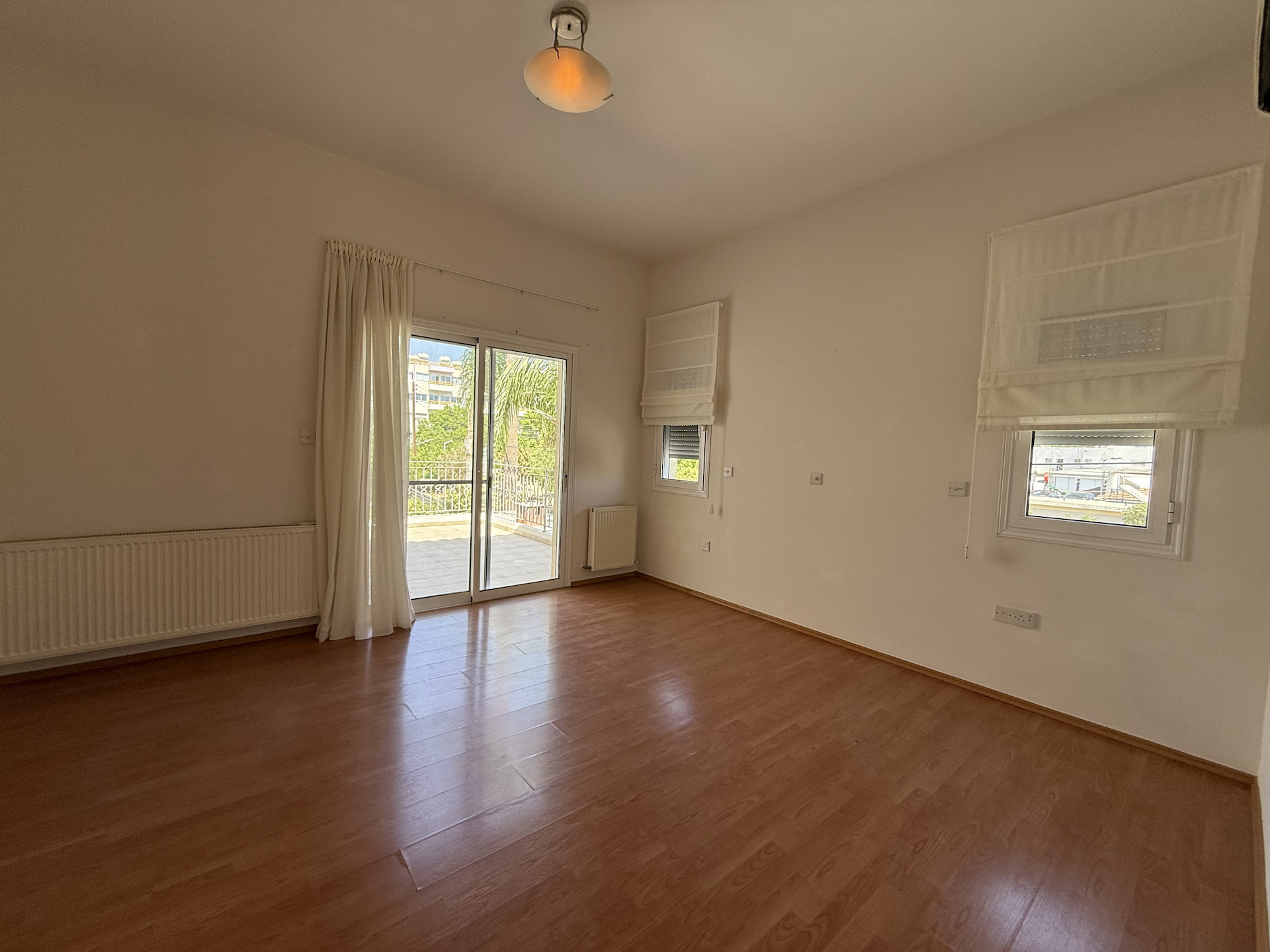 Mieszkanie 4 pokoi 300 m² w Jermasoja, Cypr