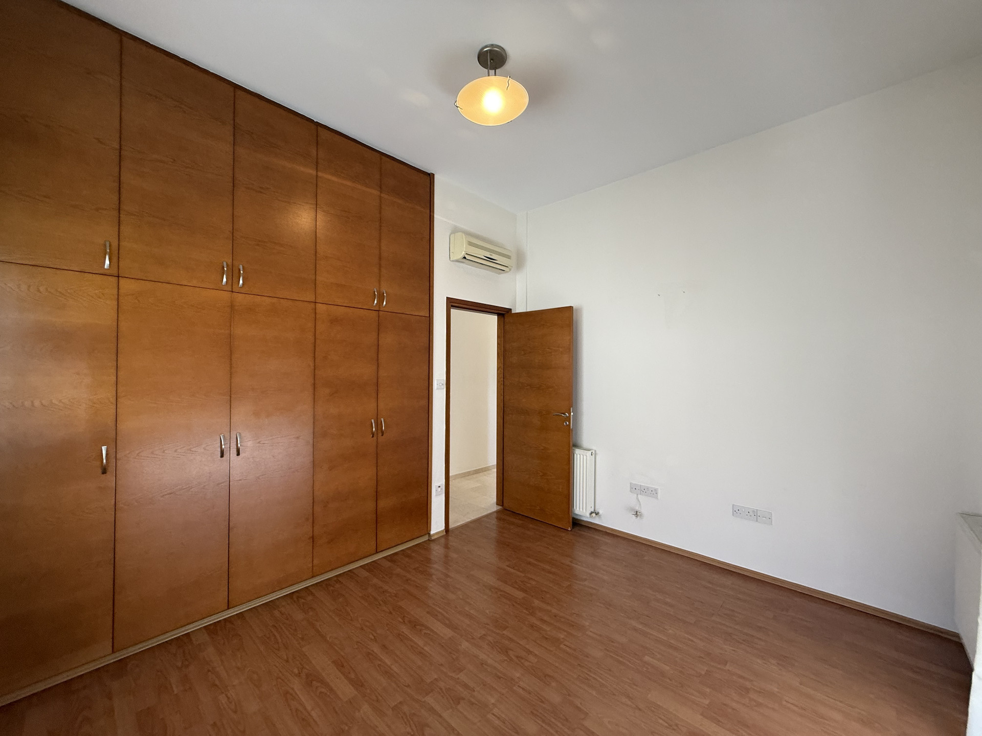 Mieszkanie 4 pokoi 300 m² w Jermasoja, Cypr