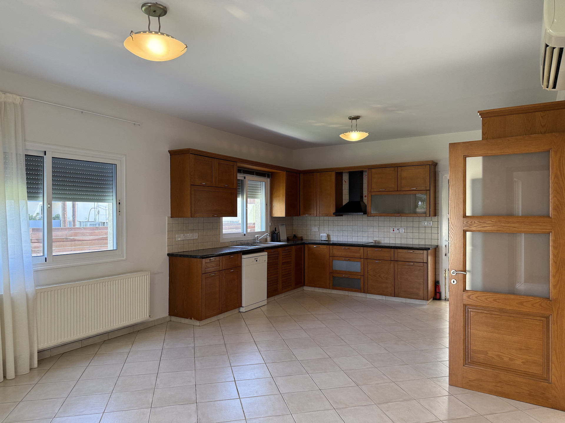 Mieszkanie 4 pokoi 300 m² w Jermasoja, Cypr