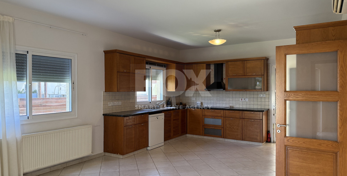 Rent: Unfurnished four bedroom villa in Potamos Germasogeias walking distance to the sea