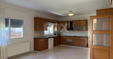 Rent: Unfurnished four bedroom villa in Potamos Germasogeias walking distance to the sea