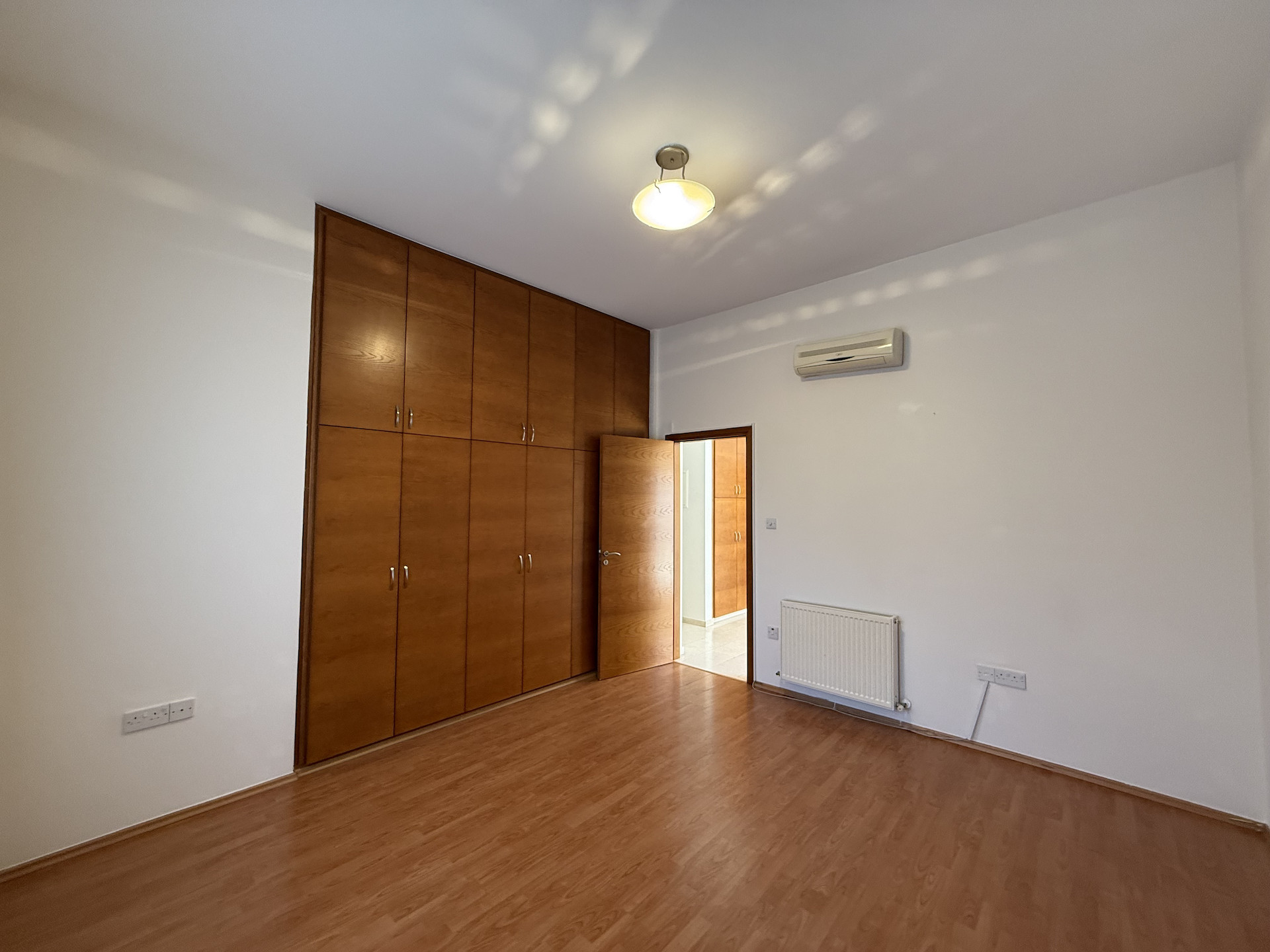 Mieszkanie 4 pokoi 300 m² w Jermasoja, Cypr