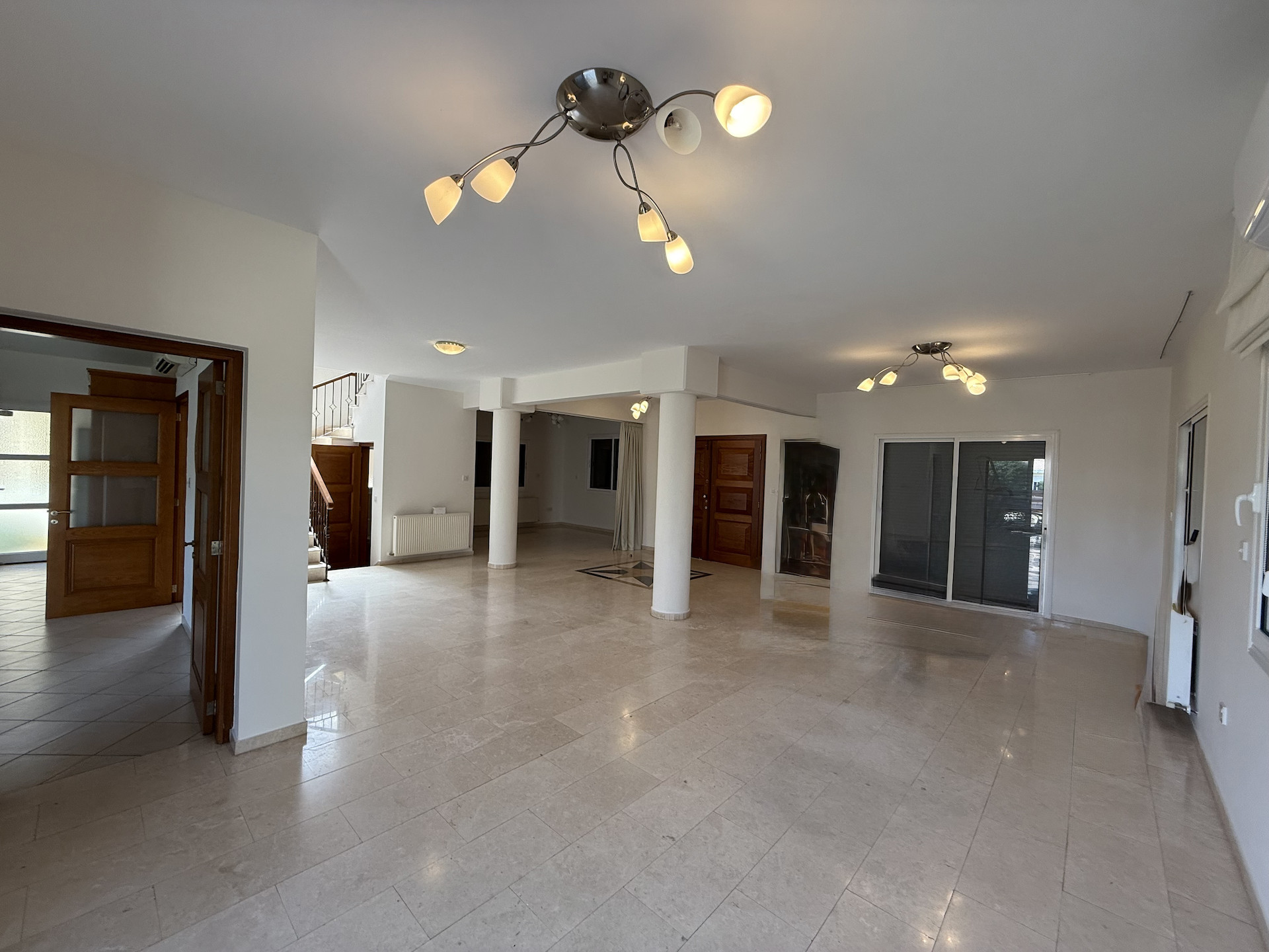 Mieszkanie 4 pokoi 300 m² w Jermasoja, Cypr