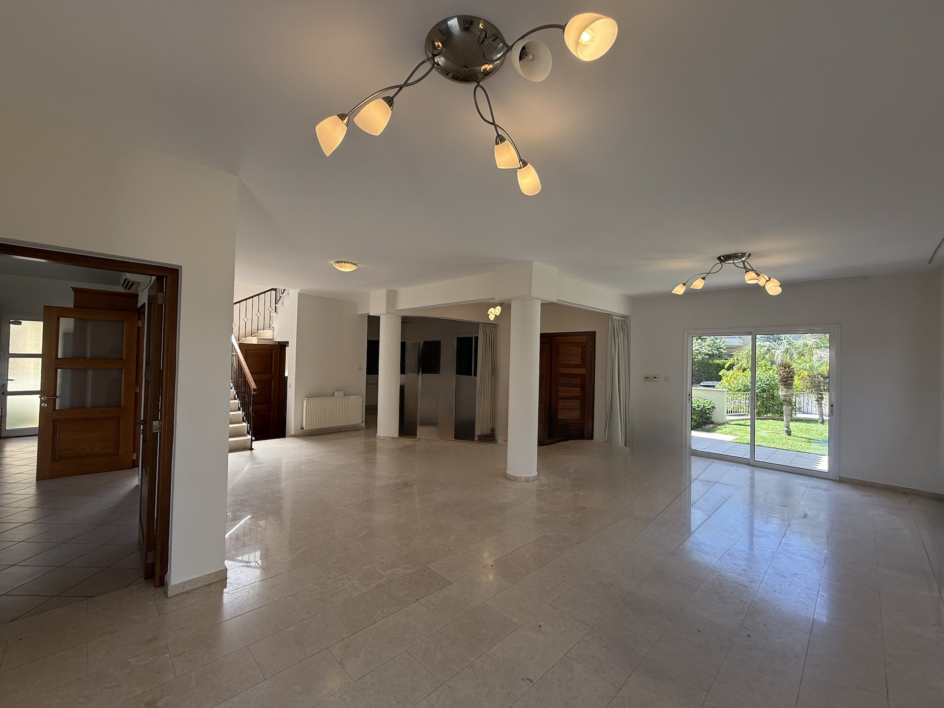 Mieszkanie 4 pokoi 300 m² w Jermasoja, Cypr