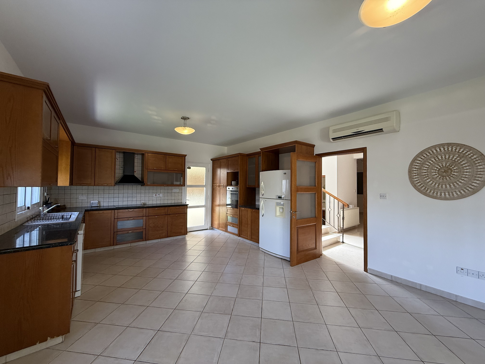 Mieszkanie 4 pokoi 300 m² w Jermasoja, Cypr