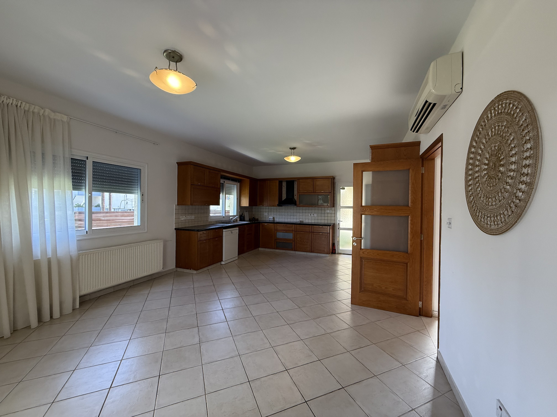 Mieszkanie 4 pokoi 300 m² w Jermasoja, Cypr