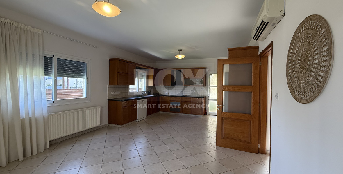 Rent: Unfurnished four bedroom villa in Potamos Germasogeias walking distance to the sea