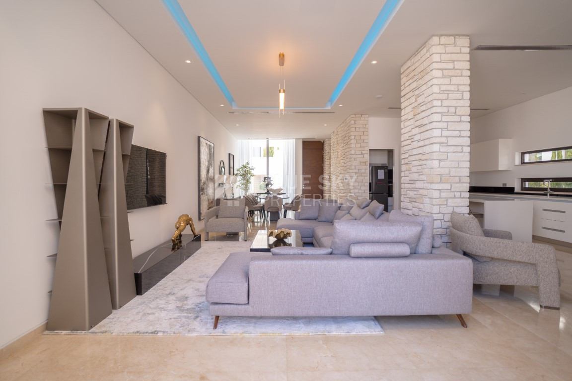 Spacious Five Bedroom Villa in Peaceful Agios Georgios ,Peyia for sale