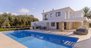 Five Bedroom Panoramic  Villa in Agios Georgios ,Peyia for sale