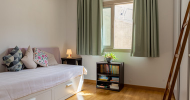 For Sale Detached 6 bedroom Villa in a lovely quiet residential location with easy access to schools