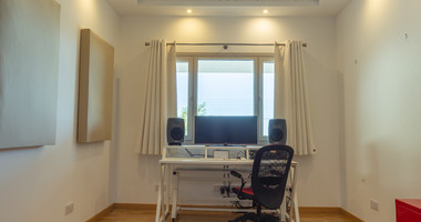 For Sale Detached 6 bedroom Villa in a lovely quiet residential location with easy access to schools