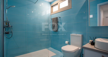 Detached 6 bedroom Villa in a lovely quiet residential location with easy access to schools