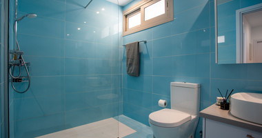 For Sale Detached 6 bedroom Villa in a lovely quiet residential location with easy access to schools