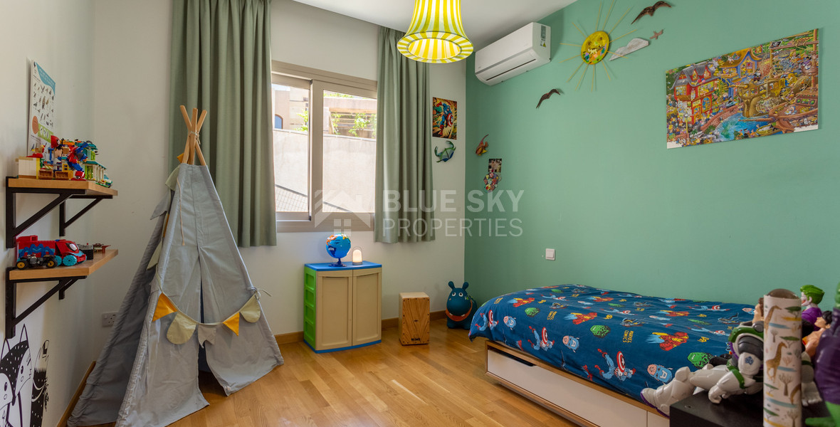 For Sale Detached 6 bedroom Villa in a lovely quiet residential location with easy access to schools