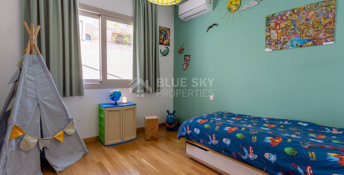 For Sale Detached 6 bedroom Villa in a lovely quiet residential location with easy access to schools