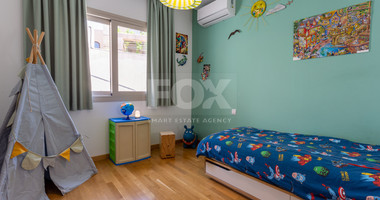 Detached 6 bedroom Villa in a lovely quiet residential location with easy access to schools