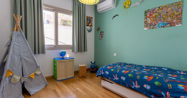 For Sale Detached 6 bedroom Villa in a lovely quiet residential location with easy access to schools