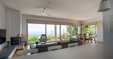 For Sale Detached 6 bedroom Villa in a lovely quiet residential location with easy access to schools