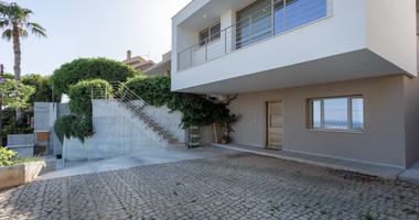 For Sale Detached 6 bedroom Villa in a lovely quiet residential location with easy access to schools