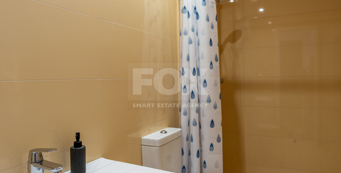 Detached 6 bedroom Villa in a lovely quiet residential location with easy access to schools