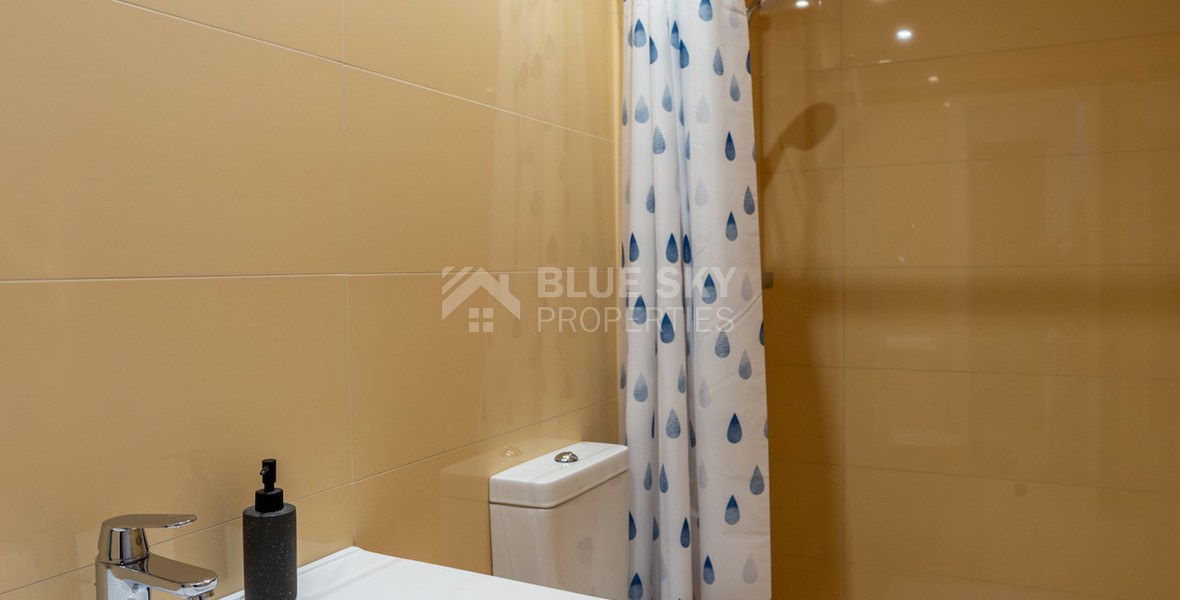 For Sale Detached 6 bedroom Villa in a lovely quiet residential location with easy access to schools