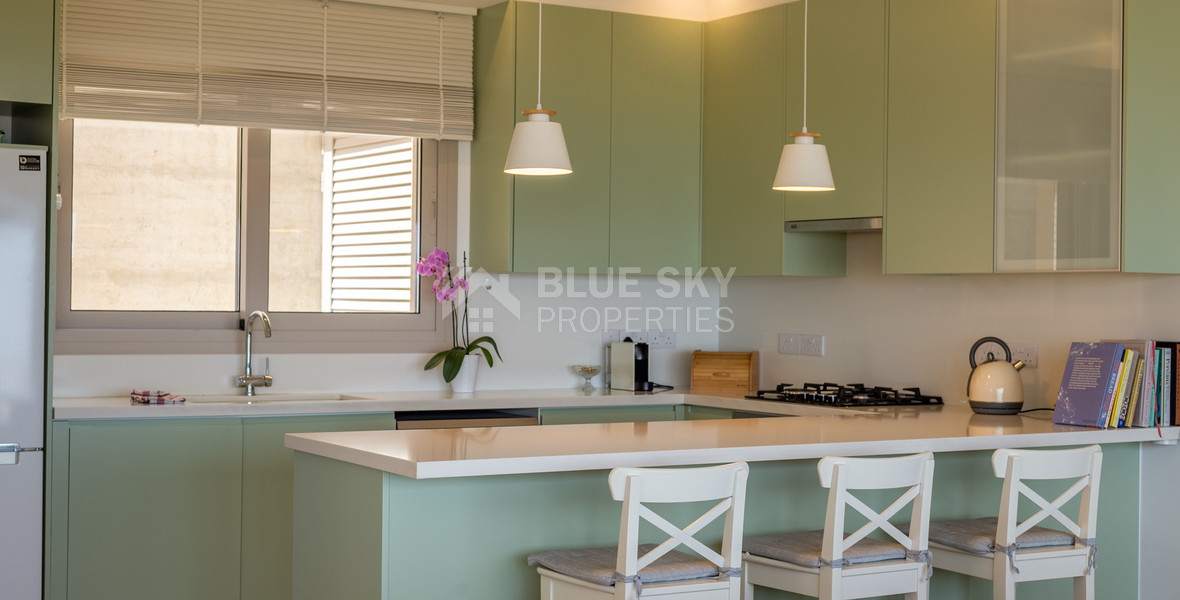 For Sale Detached 6 bedroom Villa in a lovely quiet residential location with easy access to schools