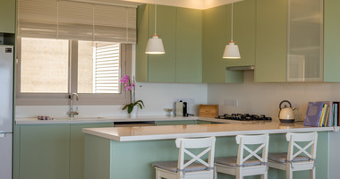 For Sale Detached 6 bedroom Villa in a lovely quiet residential location with easy access to schools