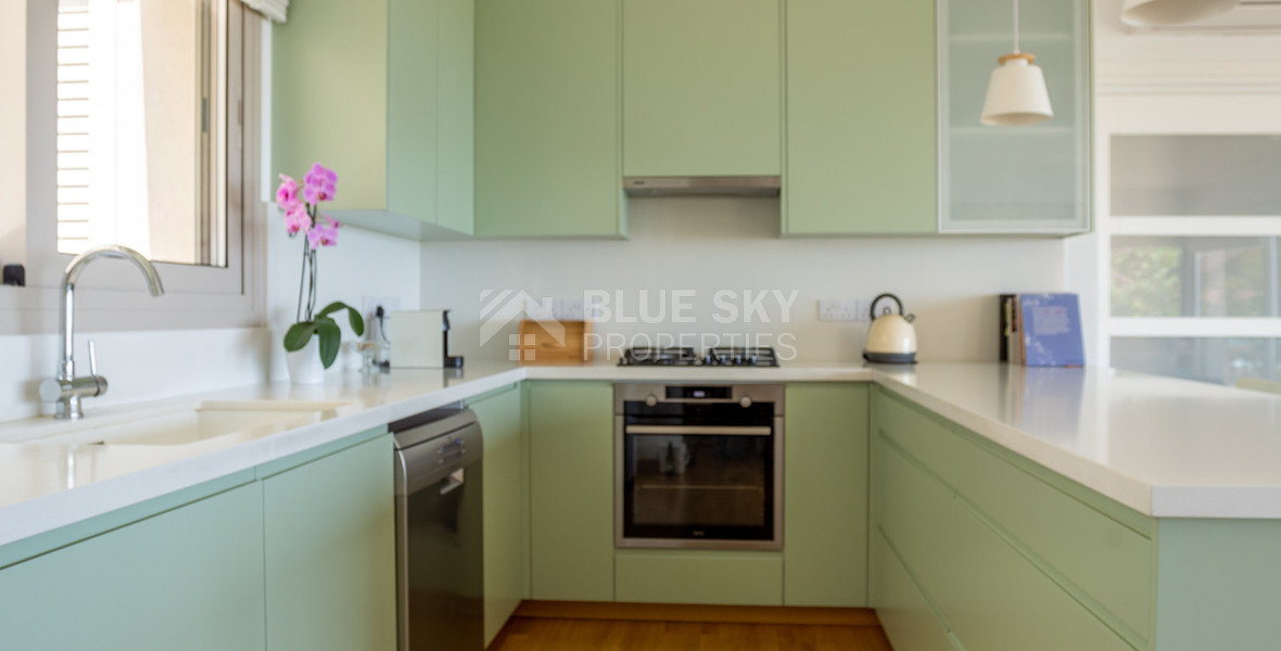 For Sale Detached 6 bedroom Villa in a lovely quiet residential location with easy access to schools