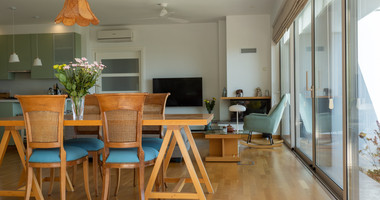 For Sale Detached 6 bedroom Villa in a lovely quiet residential location with easy access to schools