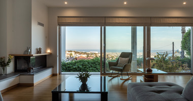 For Sale Detached 6 bedroom Villa in a lovely quiet residential location with easy access to schools