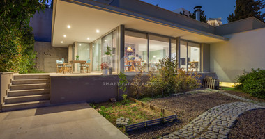 Detached 6 bedroom Villa in a lovely quiet residential location with easy access to schools