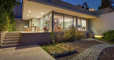 For Sale Detached 6 bedroom Villa in a lovely quiet residential location with easy access to schools