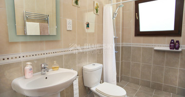 For sale : Three bedroom house in Stroumbi , Paphos