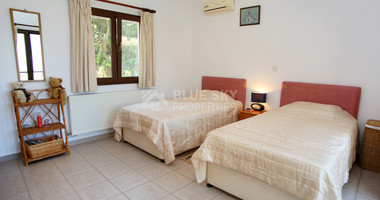 For sale : Three bedroom house in Stroumbi , Paphos