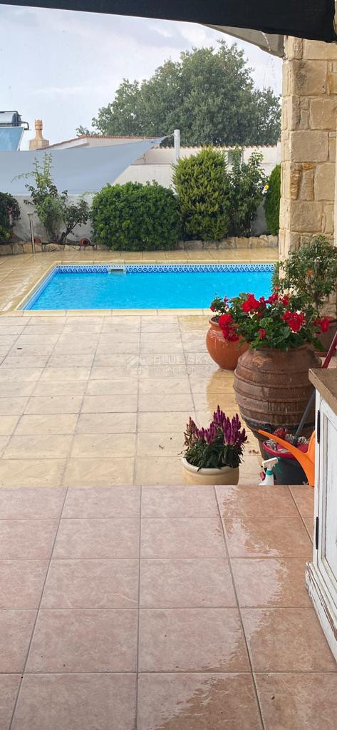 For sale : Three bedroom house in Stroumbi , Paphos