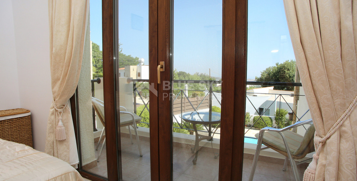 For sale : Three bedroom house in Stroumbi , Paphos