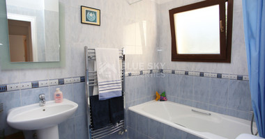 For sale : Three bedroom house in Stroumbi , Paphos