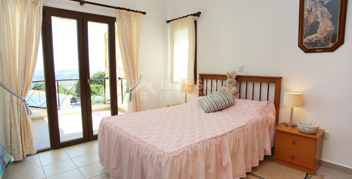 For sale : Three bedroom house in Stroumbi , Paphos