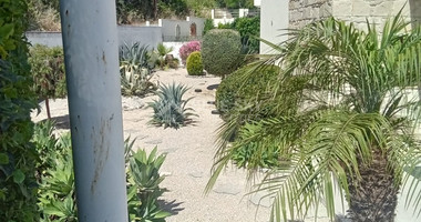 For sale : Three bedroom house in Stroumbi , Paphos