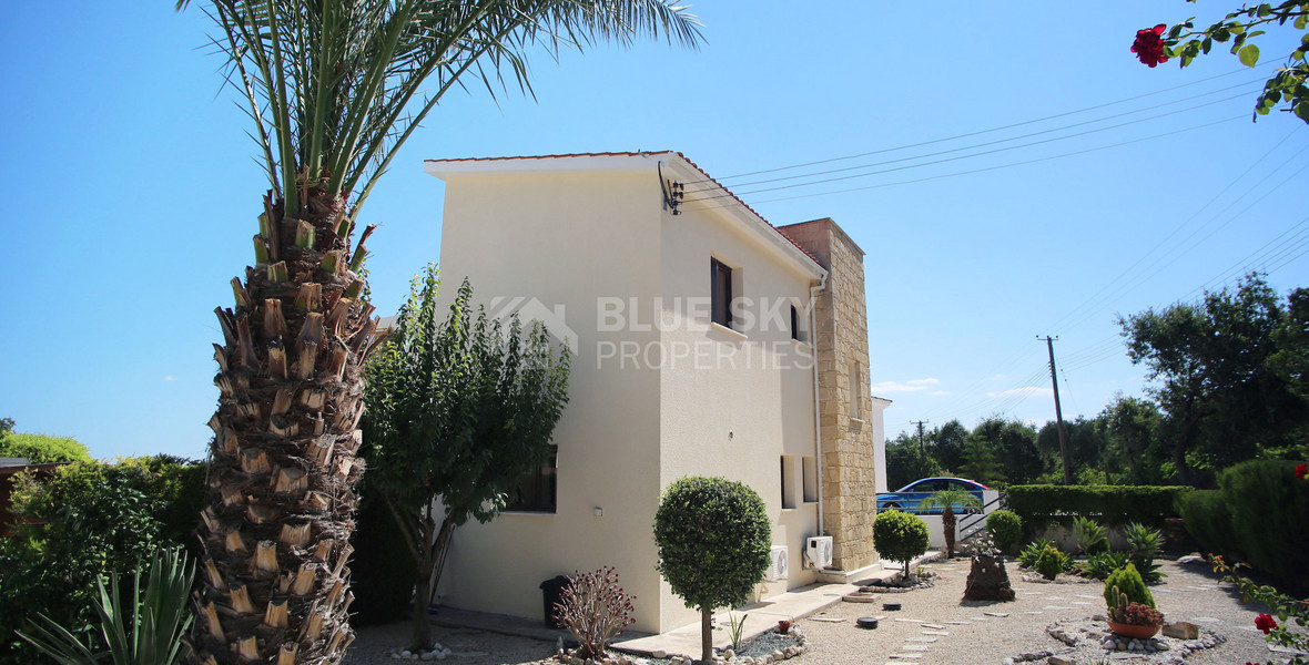 For sale : Three bedroom house in Stroumbi , Paphos
