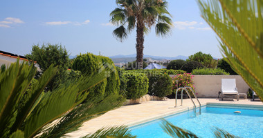 For sale : Three bedroom house in Stroumbi , Paphos
