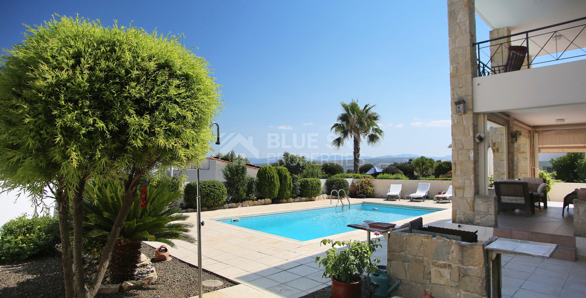 For sale : Three bedroom house in Stroumbi , Paphos