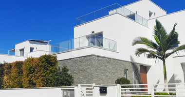 Four bedroom seaside villa in Paphos for sale