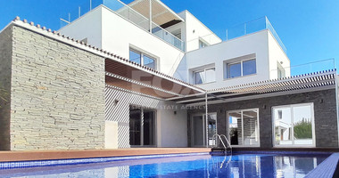 Four bedroom seaside villa in Paphos for sale