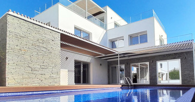 Four bedroom seaside villa in Paphos for sale