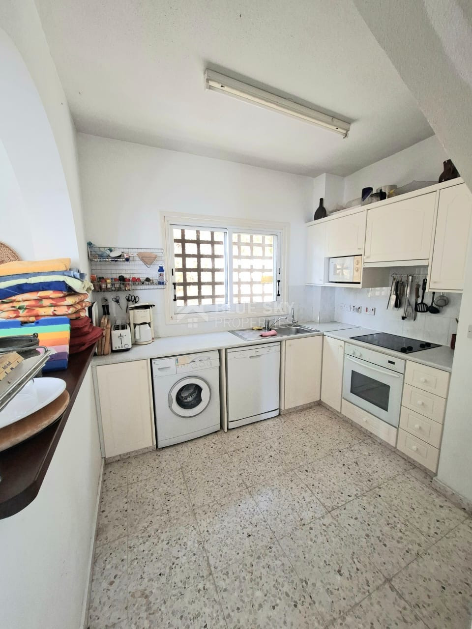 Three-Bedroom Villa for Sale in Kamares Village – Panoramic Views & Private Pool
