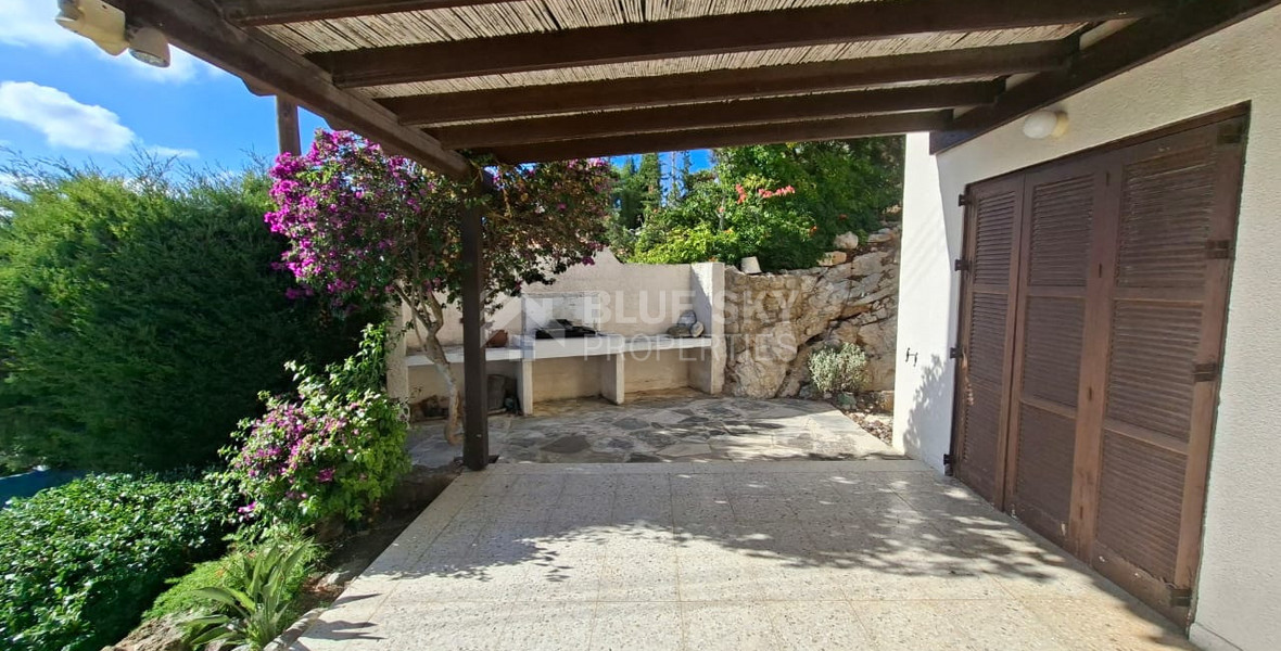 Three-Bedroom Villa for Sale in Kamares Village – Panoramic Views & Private Pool