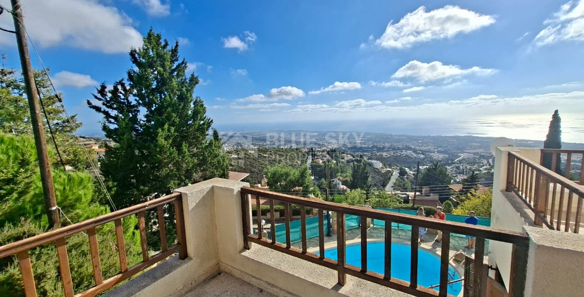 Three-Bedroom Villa for Sale in Kamares Village – Panoramic Views & Private Pool